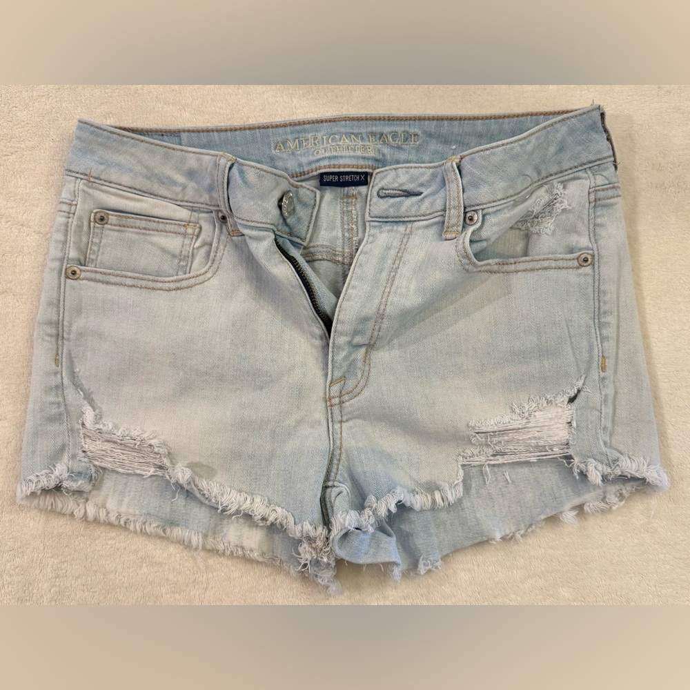 American Eagle Outfitters Light Wash Distressed Jean Shorts Size 8